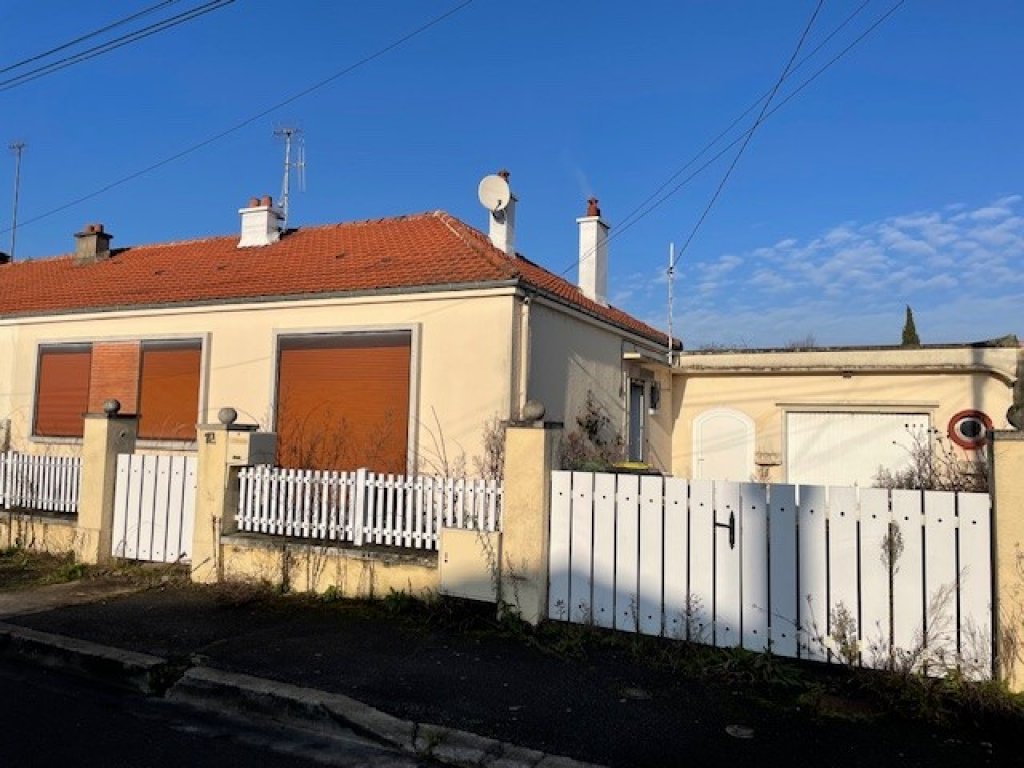 Maisons achat vente La Fère 95 500 € FAI 480 Maison à vendre Fargniers dans l'Aisne (02), secteur calme, Maison de plain pied, proche écoles
Cuisine aménagée, wc, séjour cheminée, wc, salle d'eau, 2 chambres, véranda PVC.
Chauffage gaz
Un garage, une dépendance, une cave
Sur un terrain de 4ares 02ca